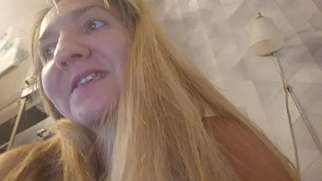 EstrellaWalters online show from 10-23-25, 01:21