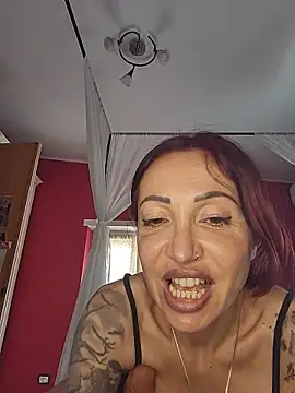 Snapshot of Carolina_red chatting on 06-20-26, 02:22 Carolina red online show from 06-20-26, 02:22