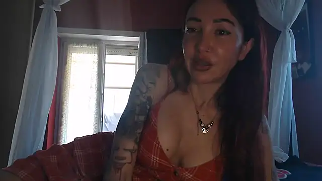 Snapshot of Carolina_red chatting on 07-25-26, 10:32 Carolina red online show from 07-25-26, 10:32