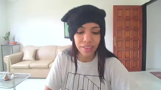 -Naomyy- online show from 12-18-25, 03:16