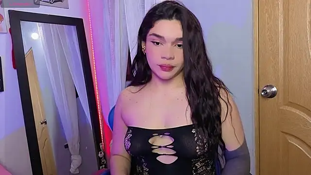 Snapshot of Veronica_111 chatting on 05-11-26, 02:02 Veronica 111 online show from 05-11-26, 02:02