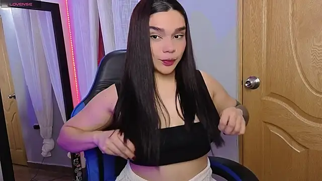 Snapshot of Veronica_111 chatting on 05-27-26, 04:09 Veronica 111 online show from 05-27-26, 04:09