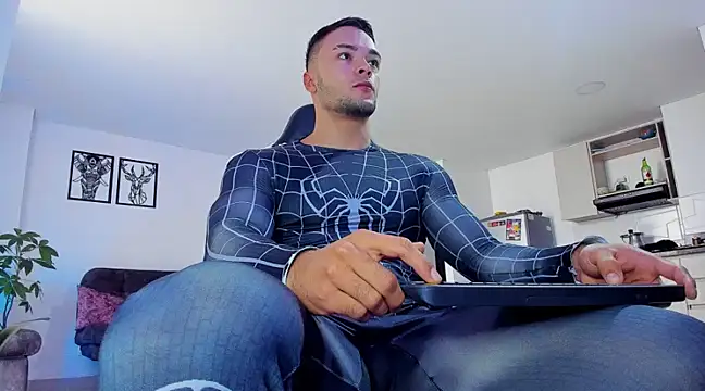 Snapshot of alexander_collin02 chatting on 01-06-25, 01:30 alexander collin02 online show from 01-06-25, 01:30