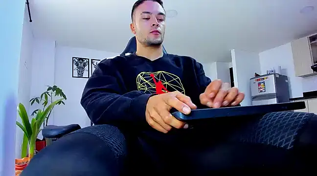 Snapshot of alexander_collin02 chatting on 02-21-25, 01:00 alexander collin02 online show from 02-21-25, 01:00