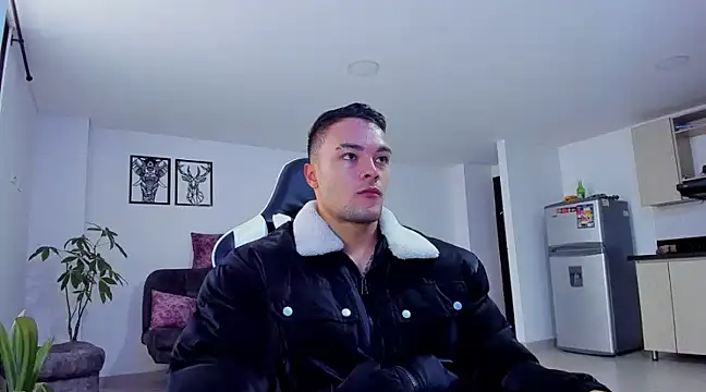 Snapshot of alexander_collin02 chatting on 01-08-25, 01:52 alexander collin02 online show from 01-08-25, 01:52