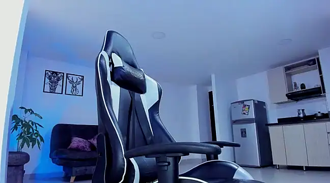 Snapshot of alexander_collin02 chatting on 12-17-24, 12:33 alexander collin02 online show from 12-17-24, 12:33