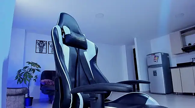 Snapshot of alexander_collin02 chatting on 12-20-24, 02:16 alexander collin02 online show from 12-20-24, 02:16