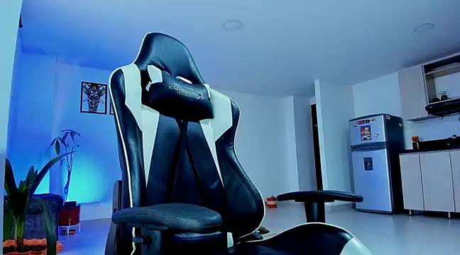 Snapshot of alexander_collin02 chatting on 03-07-25, 01:18 alexander collin02 online show from 03-07-25, 01:18