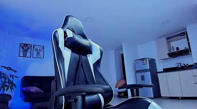 Snapshot of alexander_collin02 chatting on 12-11-24, 12:23 alexander collin02 online show from 12-11-24, 12:23