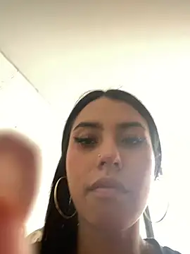 Snapshot of sophie_conor chatting on 02-05-25, 06:26 sophie conor online show from 02-05-25, 06:26