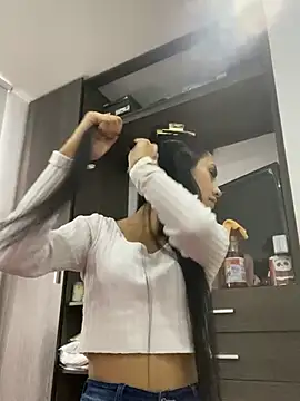 Snapshot of sophie_conor chatting on 12-23-24, 09:29 sophie conor online show from 12-23-24, 09:29