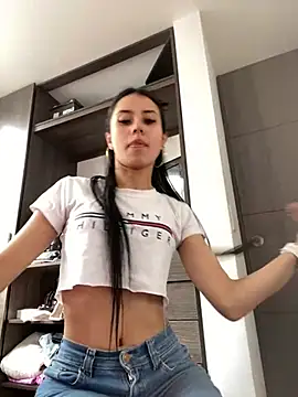 Snapshot of sophie_conor chatting on 12-18-24, 07:41 sophie conor online show from 12-18-24, 07:41