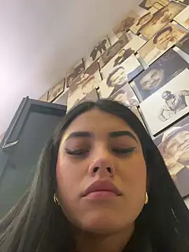 Snapshot of sophie_conor chatting on 03-18-25, 09:10 sophie conor online show from 03-18-25, 09:10