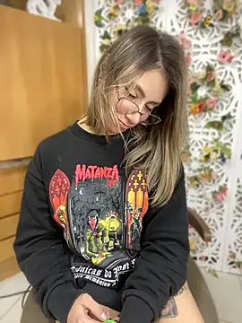 Snapshot of loira_messi chatting on 06-17-26, 05:07 loira messi online show from 06-17-26, 05:07