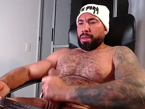 Snapshot of roman_muscle chatting on 02-06-25, 07:35 roman muscle online show from 02-06-25, 07:35