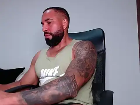 Snapshot of roman_muscle chatting on 03-18-25, 01:57 roman muscle online show from 03-18-25, 01:57