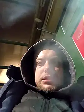 Snapshot of Amik97 chatting on 10-22-25, 06:40 Amik97 online show from 10-22-25, 06:40