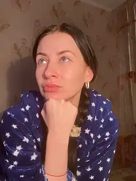 Starry Siren online show from 12-19-25, 05:04