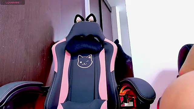 Brenda  gomez online show from 12-17-24, 05:40