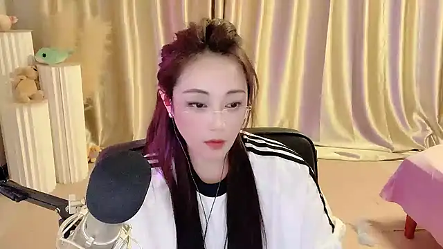 Snapshot of Daisy-77 chatting on 02-25-25, 12:14 Daisy-77 online show from 02-25-25, 12:14