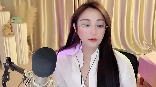 Snapshot of Daisy-77 chatting on 02-23-25, 08:55 Daisy-77 online show from 02-23-25, 08:55
