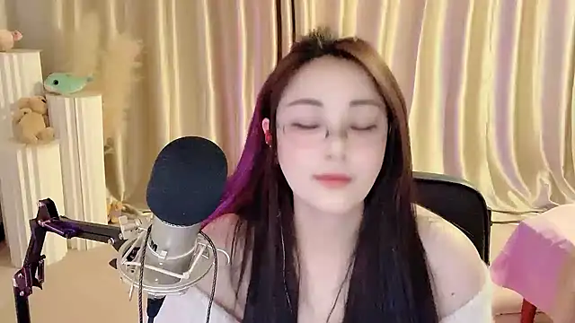Snapshot of Daisy-77 chatting on 02-27-25, 10:20 Daisy-77 online show from 02-27-25, 10:20