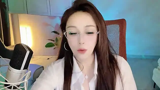 Snapshot of Daisy-77 chatting on 09-28-25, 12:56 Daisy-77 online show from 09-28-25, 12:56