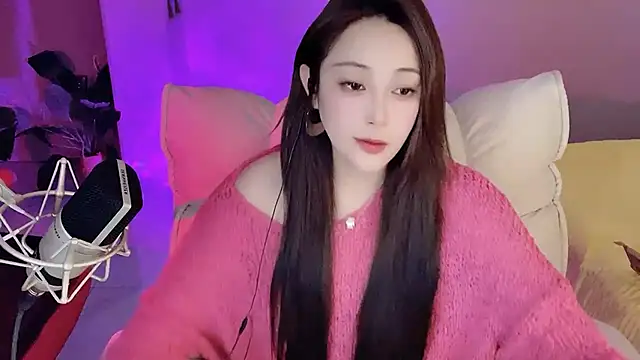 Snapshot of Daisy-77 chatting on 10-15-25, 12:57 Daisy-77 online show from 10-15-25, 12:57