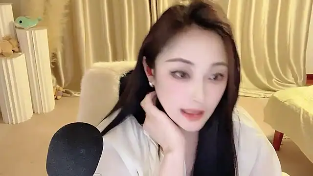 Snapshot of Daisy-77 chatting on 03-21-25, 06:18 Daisy-77 online show from 03-21-25, 06:18