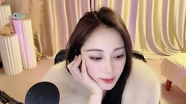 Snapshot of Daisy-77 chatting on 03-19-25, 09:16 Daisy-77 online show from 03-19-25, 09:16