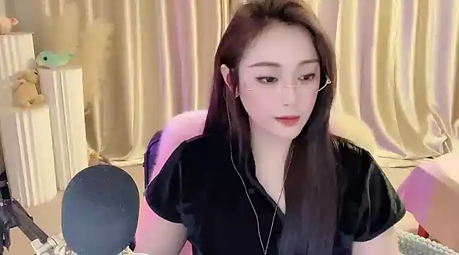 Snapshot of Daisy-77 chatting on 02-22-25, 09:15 Daisy-77 online show from 02-22-25, 09:15