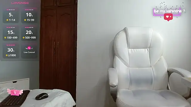 cintia hills online show from 03-04-25, 04:17