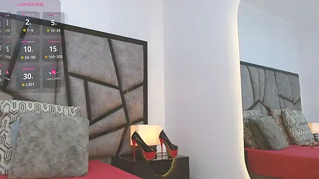 cintia hills online show from 12-20-25, 04:26