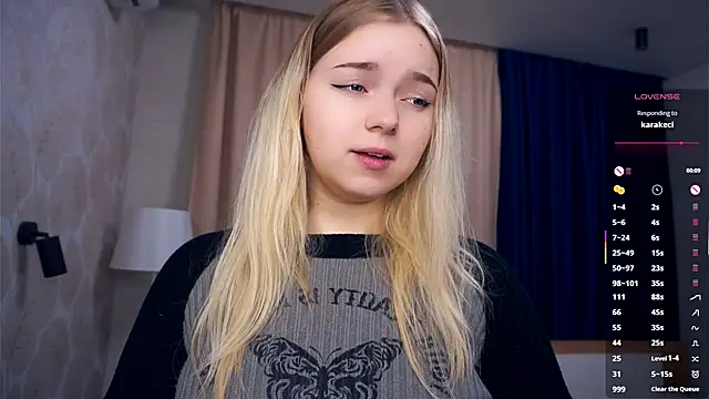 ZaraCreedon online show from 11-28-25, 05:18