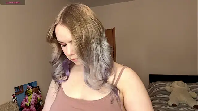 Snapshot of ZaraCreedon chatting on 02-04-26, 06:08 ZaraCreedon online show from 02-04-26, 06:08