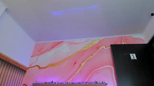 Daisy  rose online show from 02-25-25, 11:21