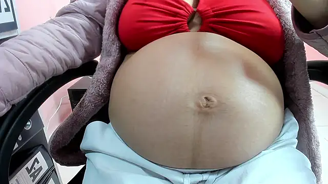 Snapshot of AlanaPetterson chatting on 02-07-25, 02:37 AlanaPetterson online show from 02-07-25, 02:37