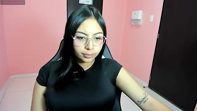 Snapshot of AlanaPetterson chatting on 12-20-24, 12:49 AlanaPetterson online show from 12-20-24, 12:49