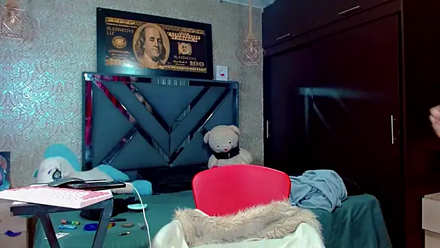 Perla Hotcortes online show from 09-12-25, 01:50