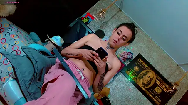 Perla Hotcortes online show from 11-07-25, 02:43