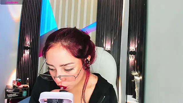 emily layton online show from 12-02-25, 02:41