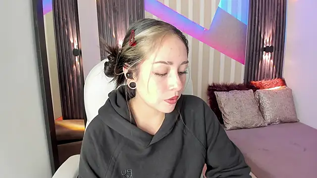 emily layton online show from 10-02-25, 02:42