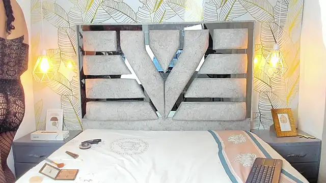 Alison Chan  online show from 03-12-26, 06:34