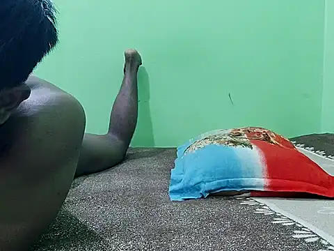 Snapshot of HunkyAriyan chatting on 10-02-25, 06:33 HunkyAriyan online show from 10-02-25, 06:33