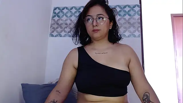 Snapshot of Aria_smith01 chatting on 10-07-25, 02:07 Aria smith01 online show from 10-07-25, 02:07