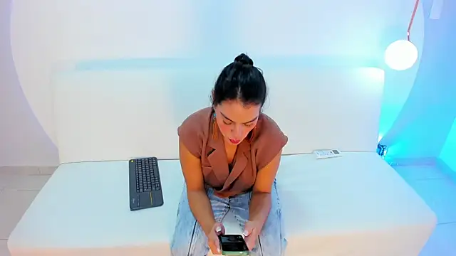 Ada Monroe10 online show from 11-13-25, 02:10