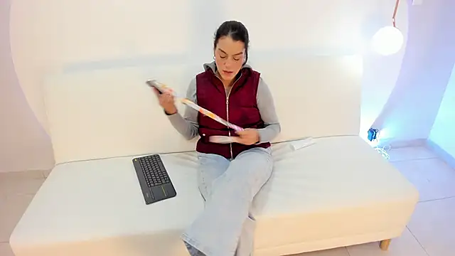 Ada Monroe10 online show from 11-14-25, 01:48