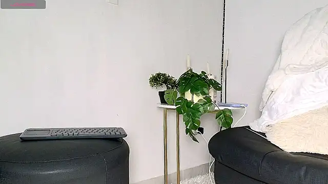 Snapshot of Alba_Olimpo chatting on 04-25-26, 05:21 Alba Olimpo online show from 04-25-26, 05:21