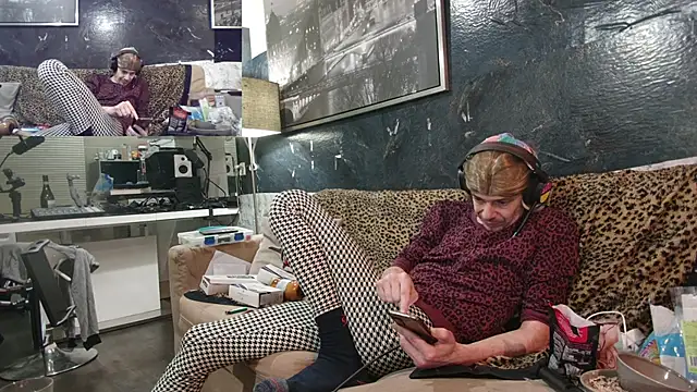 Doggyray44 online show from 02-19-25, 02:33