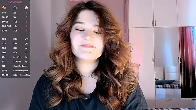 Snapshot of July_Slowdive chatting on 01-30-25, 09:04 July Slowdive online show from 01-30-25, 09:04